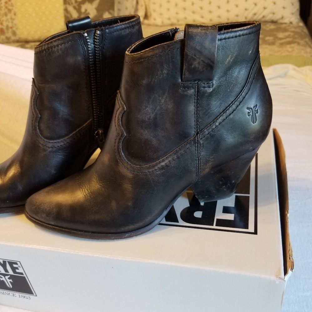 Frye Reina bootie size 6.5